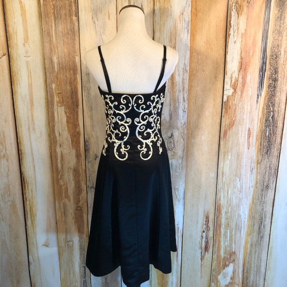 WHBM Black Strap/Strapless Fit & Flare Cocktail Dress White Ribbon sz 4 EUC! - Picture 5 of 5